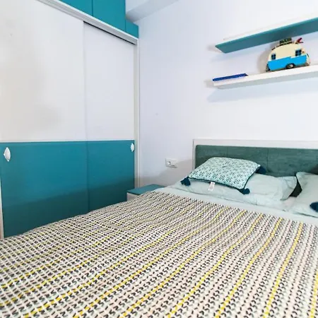 Apartment Pentha - Stylish And Spacious 2-bedroom Near Coresi Mall Brasov