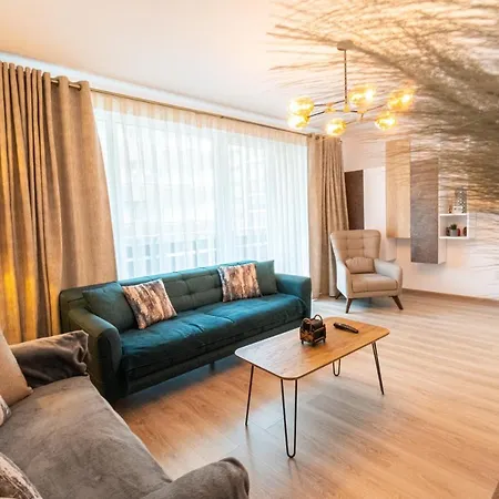 Pentha - Stylish And Spacious 2-bedroom Near Coresi Mall Apartment *