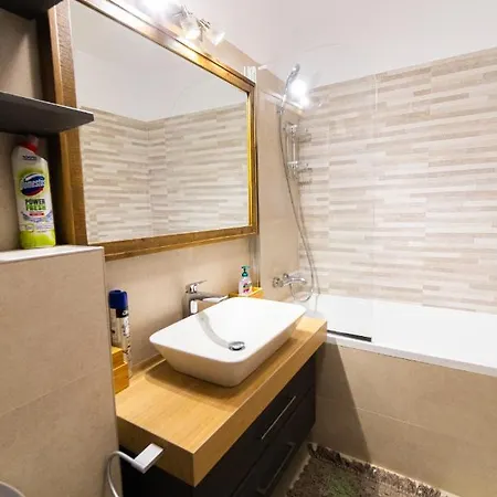 Pentha - Stylish And Spacious 2-bedroom Near Coresi Mall Brasov