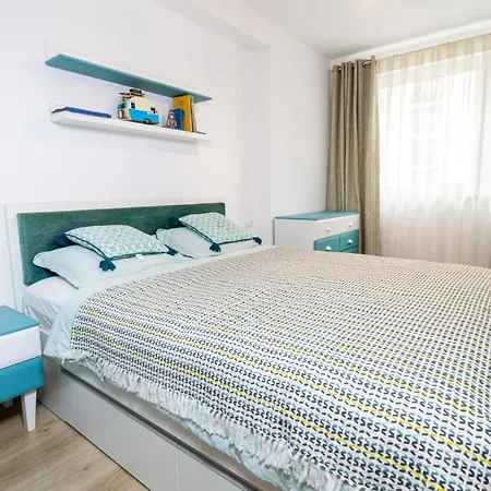 Pentha - Stylish And Spacious 2-bedroom Near Coresi Mall Apartment