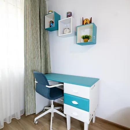 Apartment Pentha - Stylish And Spacious 2-bedroom Near Coresi Mall Brasov