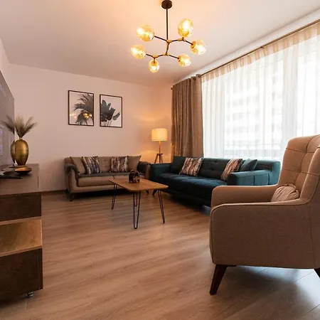 Apartment Pentha - Stylish And Spacious 2-bedroom Near Coresi Mall *
